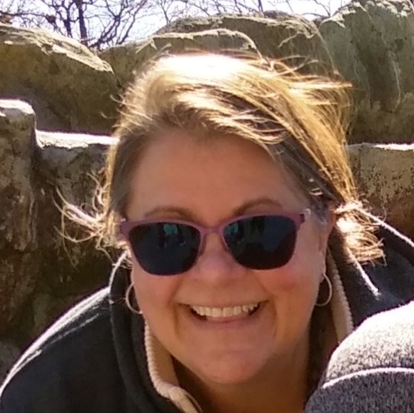 Meet your Posher, Laura - Picture 2 of 2